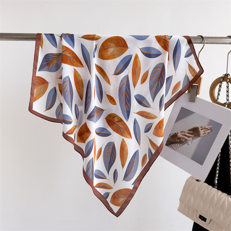 Women Bags Brands - Sciarpe quadrate da 70 cm con