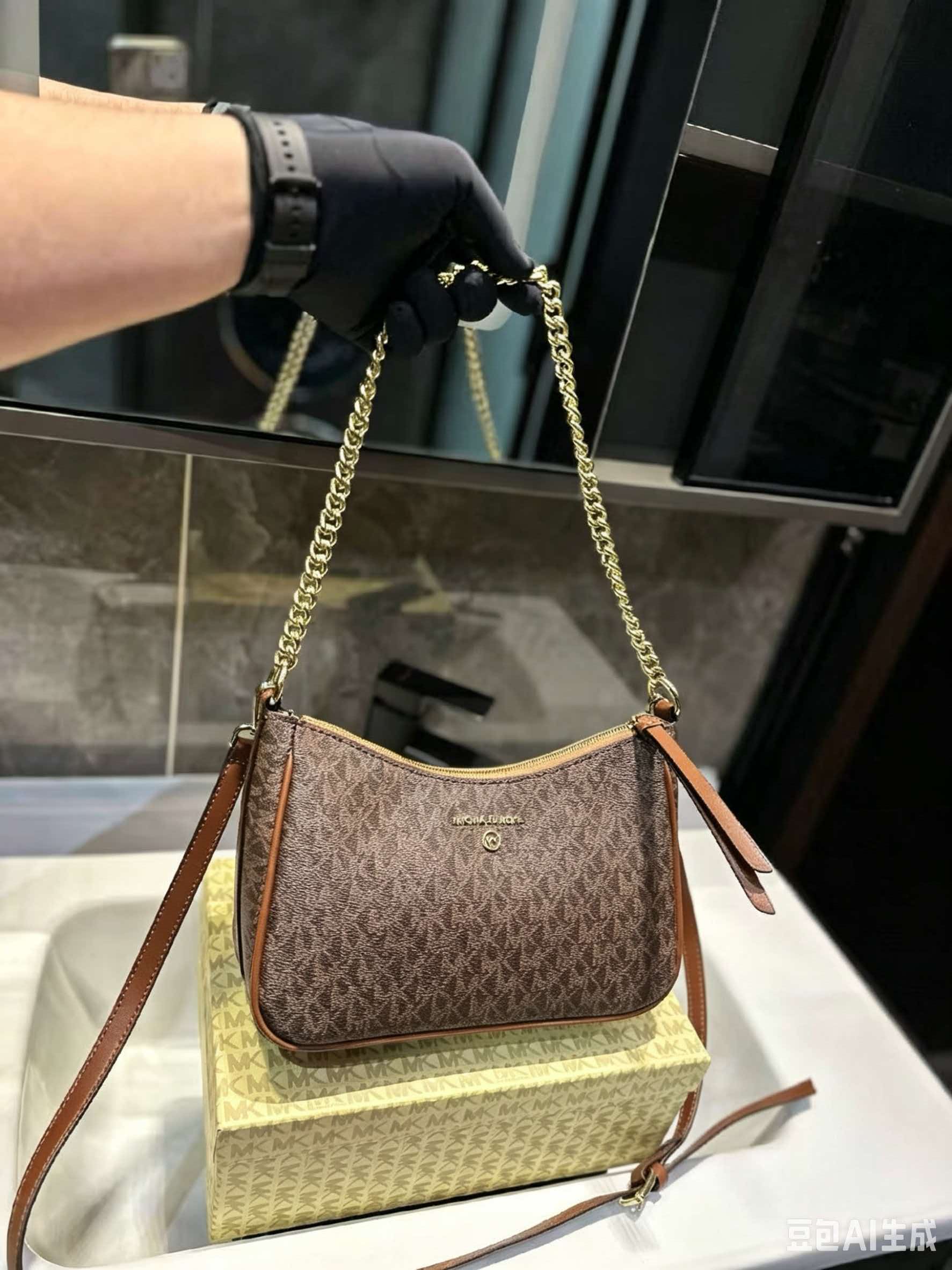 MICHAEL KORS MK Jet Set Travel - Women Bags Mk recensione e prezzo