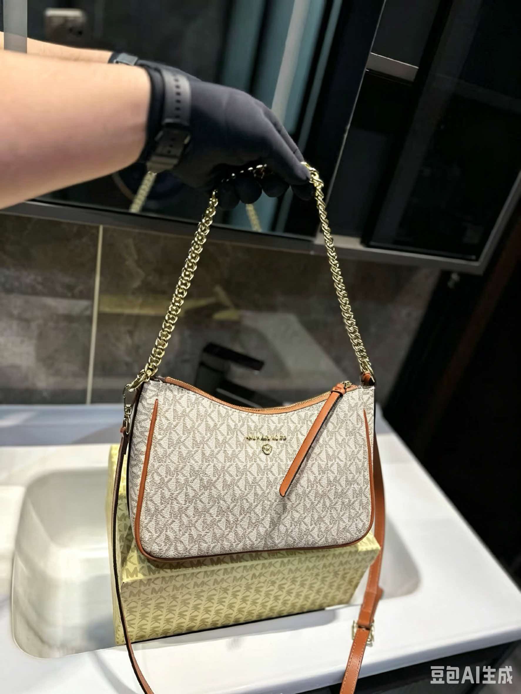 MICHAEL KORS MK Jet Set Travel - Women Bags Mk recensione e prezzo